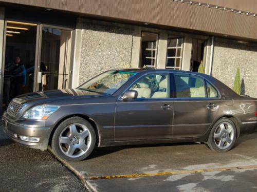 Photo of a 2004-2006 Lexus LS in Briarwood Pearl (paint color code 4S1)