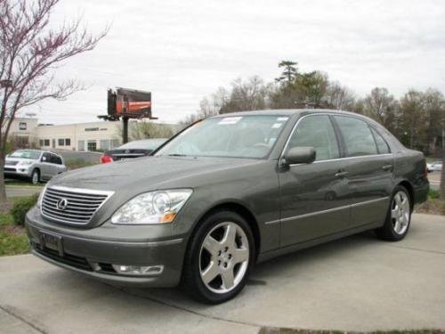Photo of a 2004-2006 Lexus LS in Cypress Pearl (paint color code 6T7)