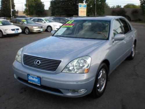 Photo of a 2002-2003 Lexus LS in Platinum Blue Pearl (paint color code 8P7)