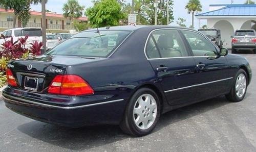 Photo of a 2002 Lexus LS in Blue Onyx Pearl (paint color code 8P8)