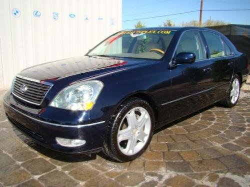 Photo of a 2001-2006 Lexus LS in Blue Onyx Pearl (paint color code 8P8)