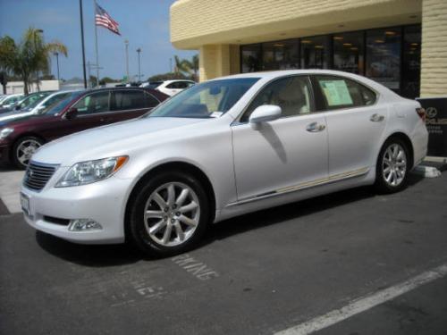 Photo of a 2008 Lexus LS in Opaline Pearl (paint color code 1G5)