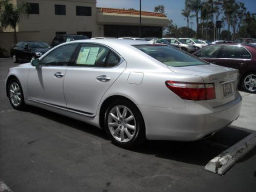 Photo of a 2008 Lexus LS in Opaline Pearl (paint color code 1G5)