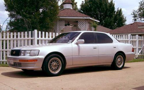 Photo of a 1994 Lexus LS in Opal White Pearl (paint color code 046)