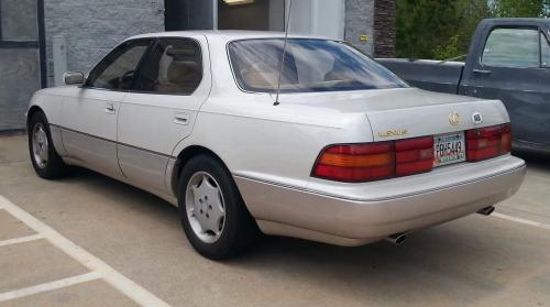 Photo of a 1994 Lexus LS in Opal White Pearl (paint color code 046)