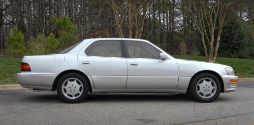 Photo of a 1994 Lexus LS in Opal White Pearl (paint color code 046)