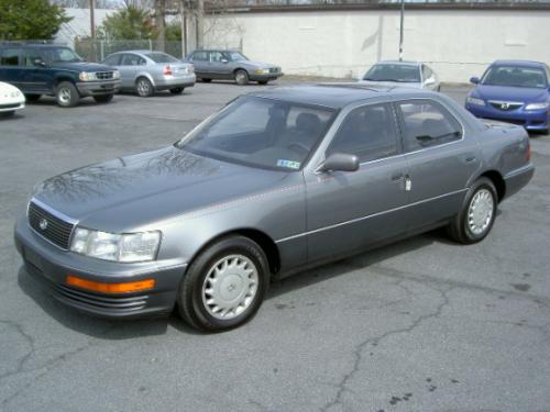 Photo of a 1990-1994 Lexus LS in Flint Gray Pearl (paint color code 180