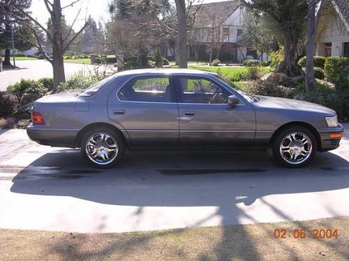 Photo of a 1990-1992 Lexus LS in Taupe Metallic (paint color code 3H9)