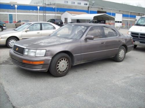 Photo of a 1990-1992 Lexus LS in Taupe Metallic (paint color code 3H9)