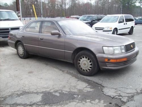 Photo of a 1990-1992 Lexus LS in Taupe Metallic (paint color code 3H9)