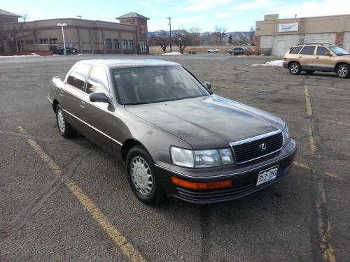 Photo of a 1990-1992 Lexus LS in Taupe Metallic (paint color code 3H9)