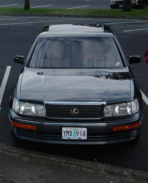 Photo of a 1990-1994 Lexus LS in Black Jade Pearl (paint color code 6K4)