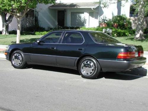 Photo of a 1990-1994 Lexus LS in Black Jade Pearl (paint color code 6K4)