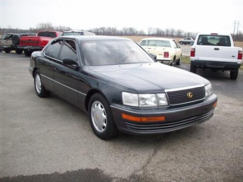 Photo of a 1990-1994 Lexus LS in Black Jade Pearl (paint color code 6K4)