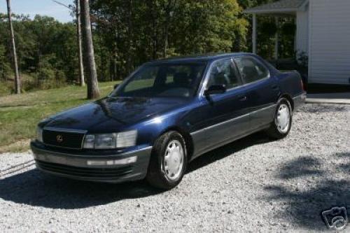 Photo of a 1993-1994 Lexus LS in Midnight Indigo Pearl (paint color code 8J5)