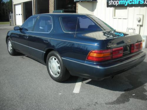 Photo of a 1993-1994 Lexus LS in Midnight Indigo Pearl (paint color code 8J5)