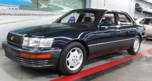 Photo of a 1993-1994 Lexus LS in Midnight Indigo Pearl (paint color code 8J5)