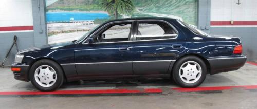 Photo of a 1993-1994 Lexus LS in Midnight Indigo Pearl (paint color code 8J5)