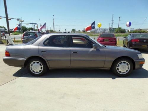 Photo of a 1993-1994 Lexus LS in Silver Taupe Metallic (paint color code 923)