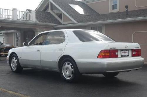 Photo of a 2000 Lexus LS in Crystal White (paint color code 062)