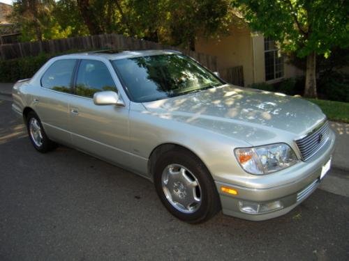 Photo of a 2000 Lexus LS in Millennium Silver Metallic (paint color code 1C0)