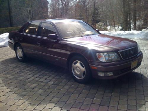 Photo of a 1998-2000 Lexus LS in Baroque Red Metallic (paint color code 3M9)