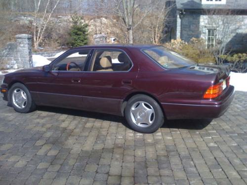 Photo of a 1998-2000 Lexus LS in Baroque Red Metallic (paint color code 3M9)