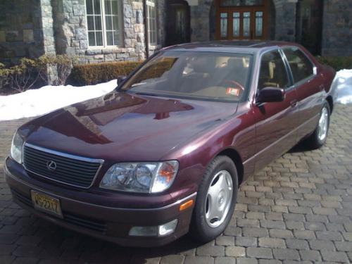 Photo of a 1998-2000 Lexus LS in Baroque Red Metallic (paint color code 3M9)