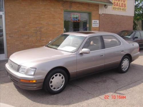 Photo of a 1995-1997 Lexus LS in Crystal Quartz Metallic (paint color code 4N1)