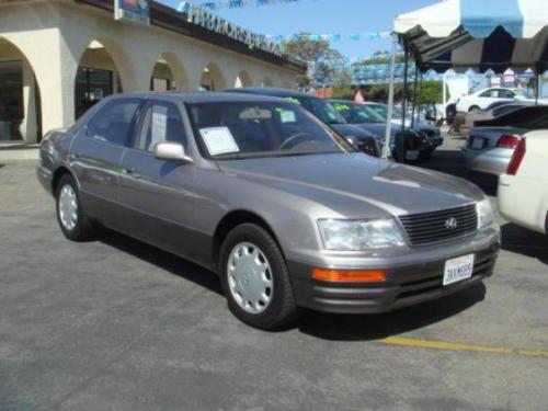 Photo of a 1995-1997 Lexus LS in Crystal Quartz Metallic (paint color code 4N1)