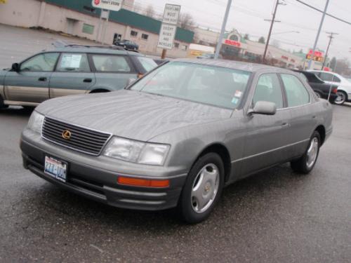 Photo of a 1995-1997 Lexus LS in Moonstone Pearl (paint color code 6N0)