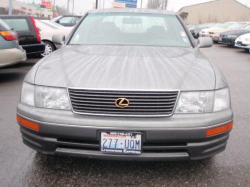 Photo of a 1995-1997 Lexus LS in Moonstone Pearl (paint color code 6N0)