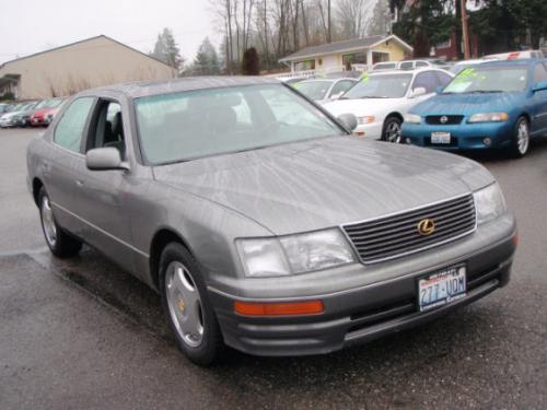 Photo of a 1995-1997 Lexus LS in Moonstone Pearl (paint color code 6N0)