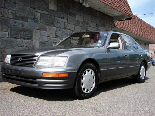 Photo of a 1995-1997 Lexus LS in Moonstone Pearl (paint color code 6N0)