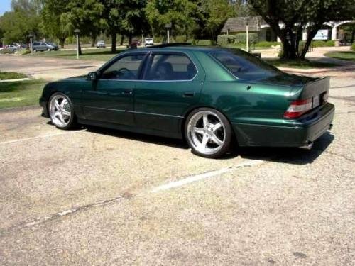 Photo of a 1996-1997 Lexus LS in Deep Jewel Green Pearl (paint color code 6P3)