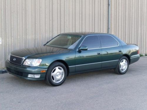 Photo of a 1998-2000 Lexus LS in Imperial Jade Mica (paint color code 6Q7)