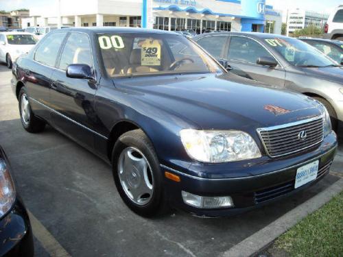 Photo of a 1998-2000 Lexus LS in Atlantis Blue Mica (paint color code 8L4)