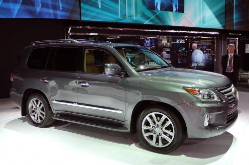 Photo of a 2013-2020 Lexus LX in Nebula Gray Pearl (paint color code 1H9)
