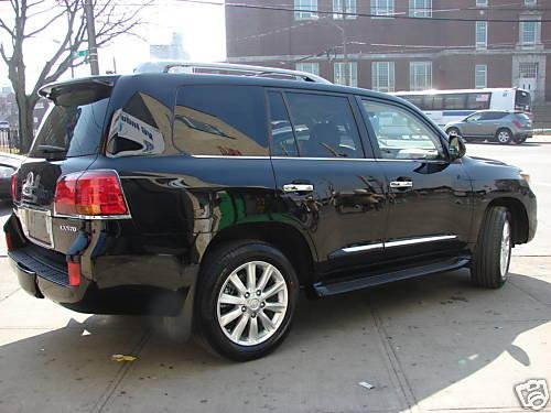Photo of a 2008-2021 Lexus LX in Black Onyx (paint color code 202