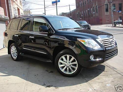 Photo of a 2011 Lexus LX in Black Onyx (paint color code 202