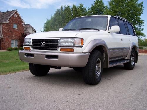 Photo of a 1996-1997 Lexus LX in White (paint color code 045)