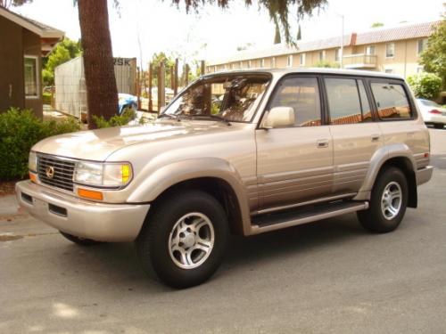 Photo of a 1996 Lexus LX in Cashmere Beige Metallic (paint color code 4M9)