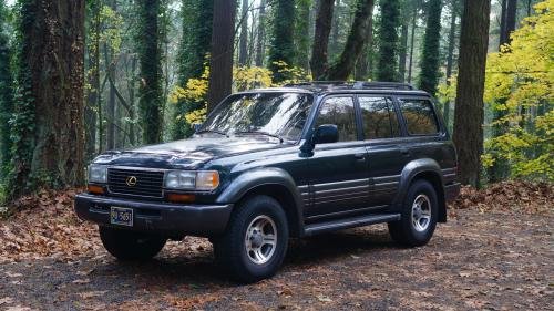 Photo of a 1996-1997 Lexus LX in Dark Emerald Pearl (paint color code 6M1)
