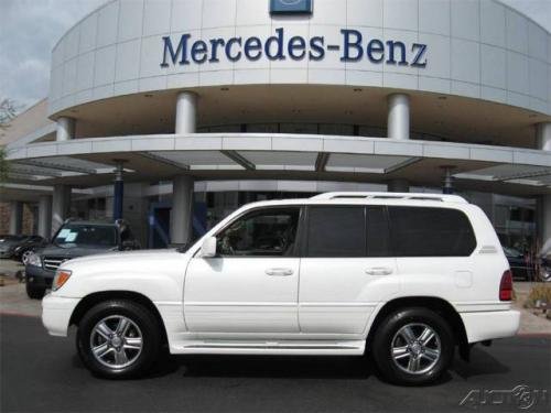 Photo of a 2006-2007 Lexus LX in Crystal White (paint color code 062)