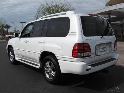 Photo of a 2006-2007 Lexus LX in Crystal White (paint color code 062)