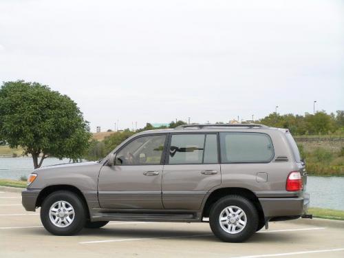 Photo of a 1998-2000 Lexus LX in Smoky Topaz Mica (paint color code 1C2)