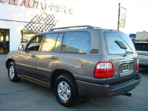 Photo of a 1998-2000 Lexus LX in Smoky Topaz Mica (paint color code 1C2)