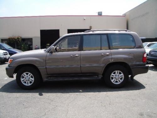 Photo of a 1998-2000 Lexus LX in Smoky Topaz Mica (paint color code 1C2)