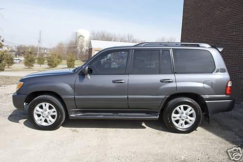 Photo of a 2004 Lexus LX in Galactic Gray Mica (paint color code 1E9)