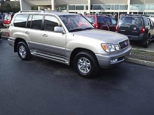 Photo of a 2002 Lexus LX in Cashmere Beige Metallic (paint color code 4M9)